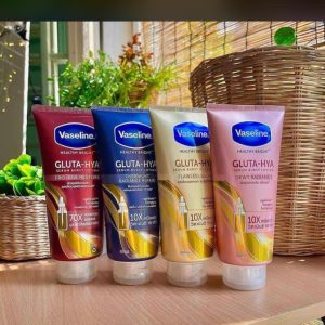 Vaseline Gluta-Hya Serum Boost Lotion is a moisturizing lotion that combines the power of glutathione and hyaluronic acid to provide long-lasting hydration and brightening benefits. This lotion helps to